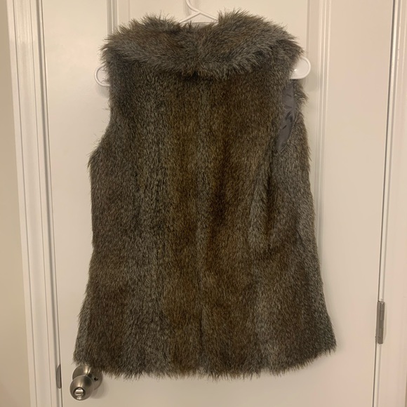 Revue Faux Fur Vest Size Small - Picture 3 of 6